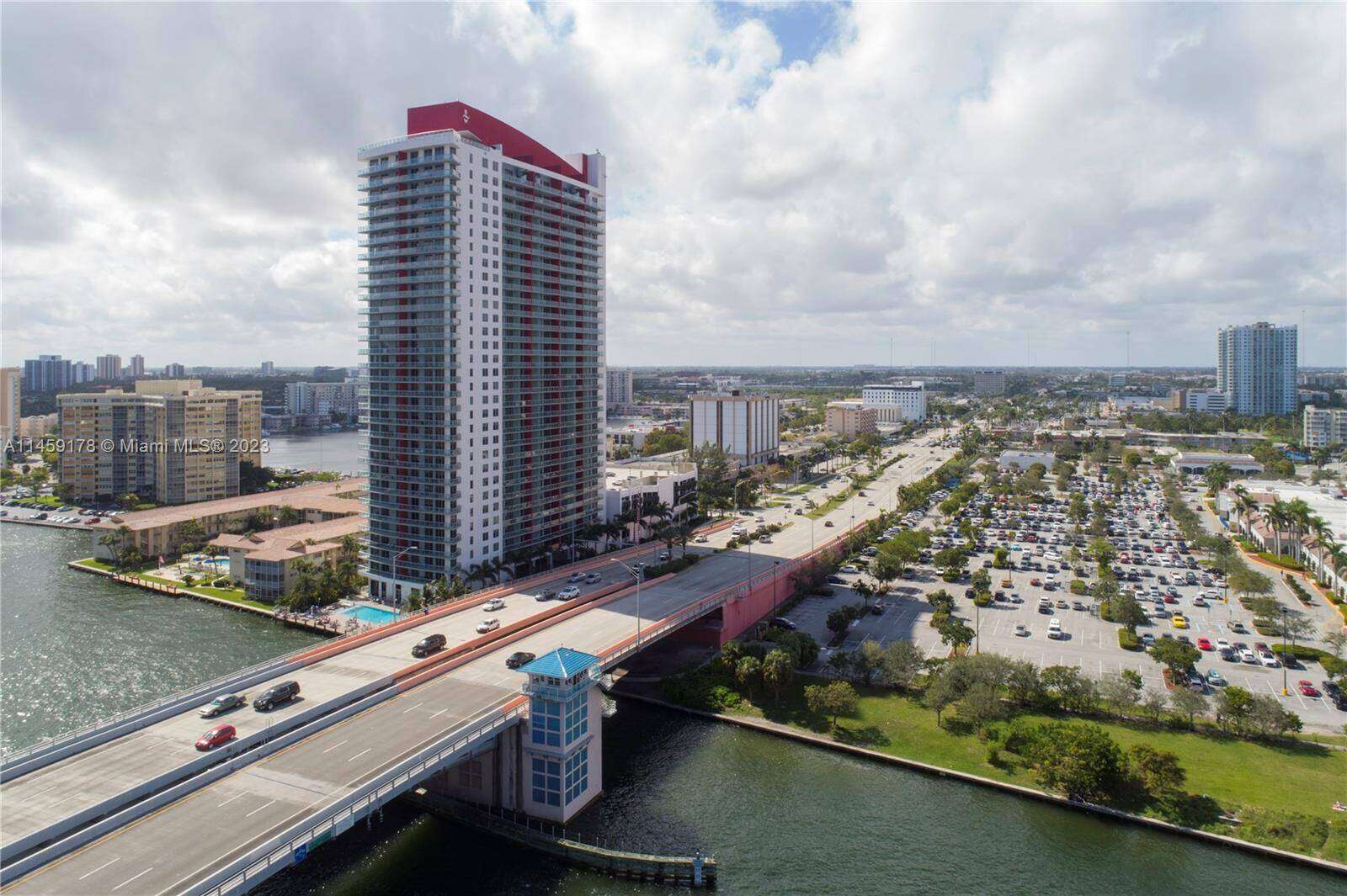 Hyde Beach House at 4010 Ocean Dr, Hollywood, FL 33019 - For Sale photo 2