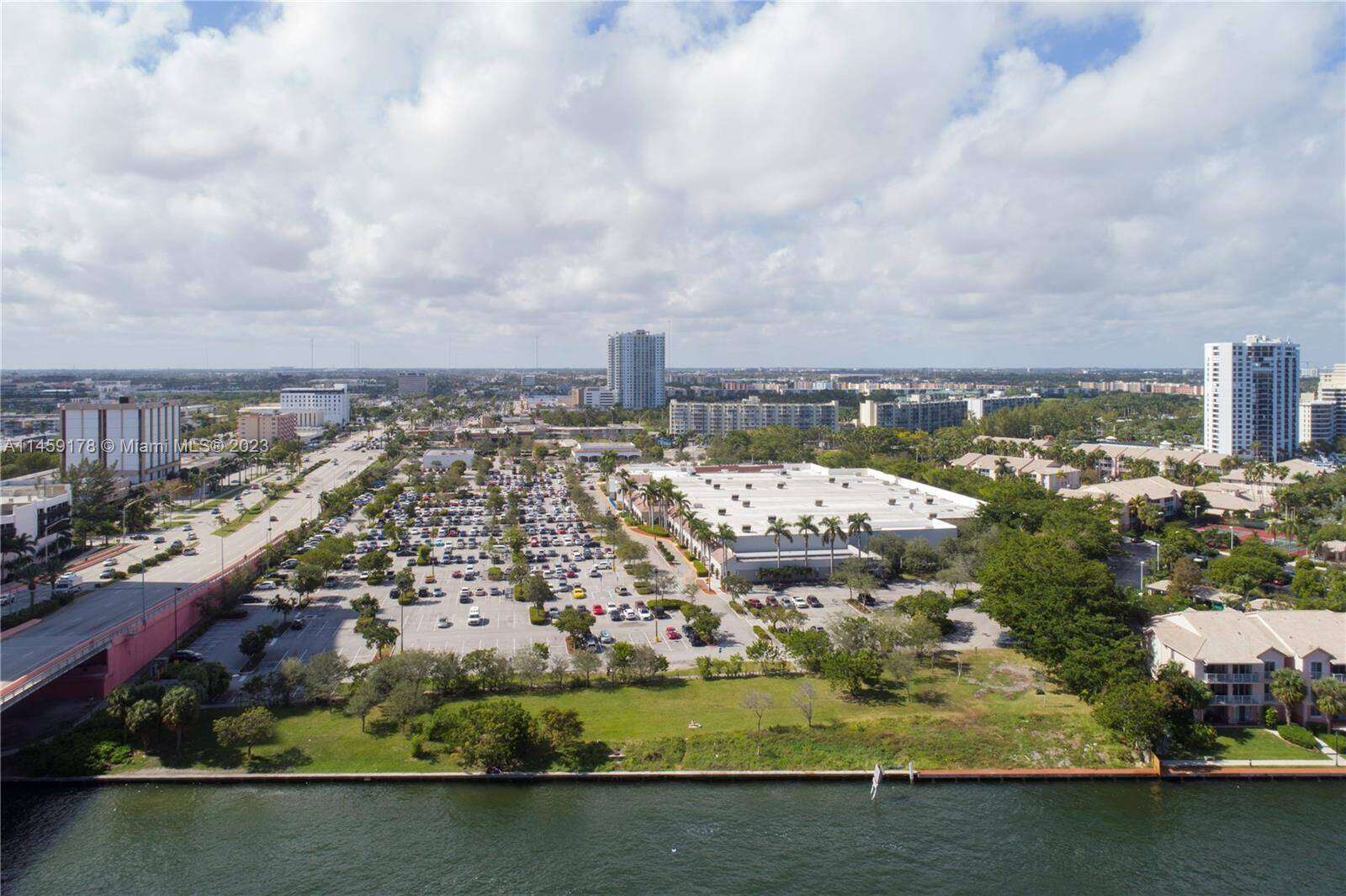 Hyde Beach House at 4010 Ocean Dr, Hollywood, FL 33019 - For Sale photo 3