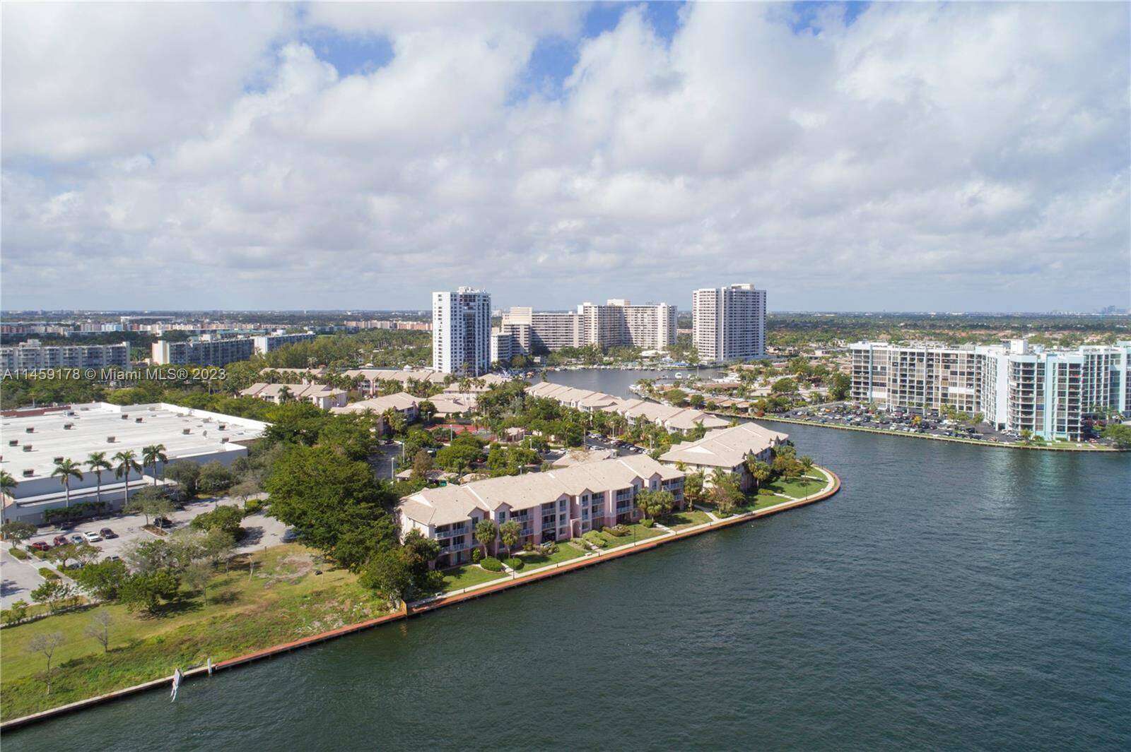 Hyde Beach House at 4010 Ocean Dr, Hollywood, FL 33019 - For Sale photo 4