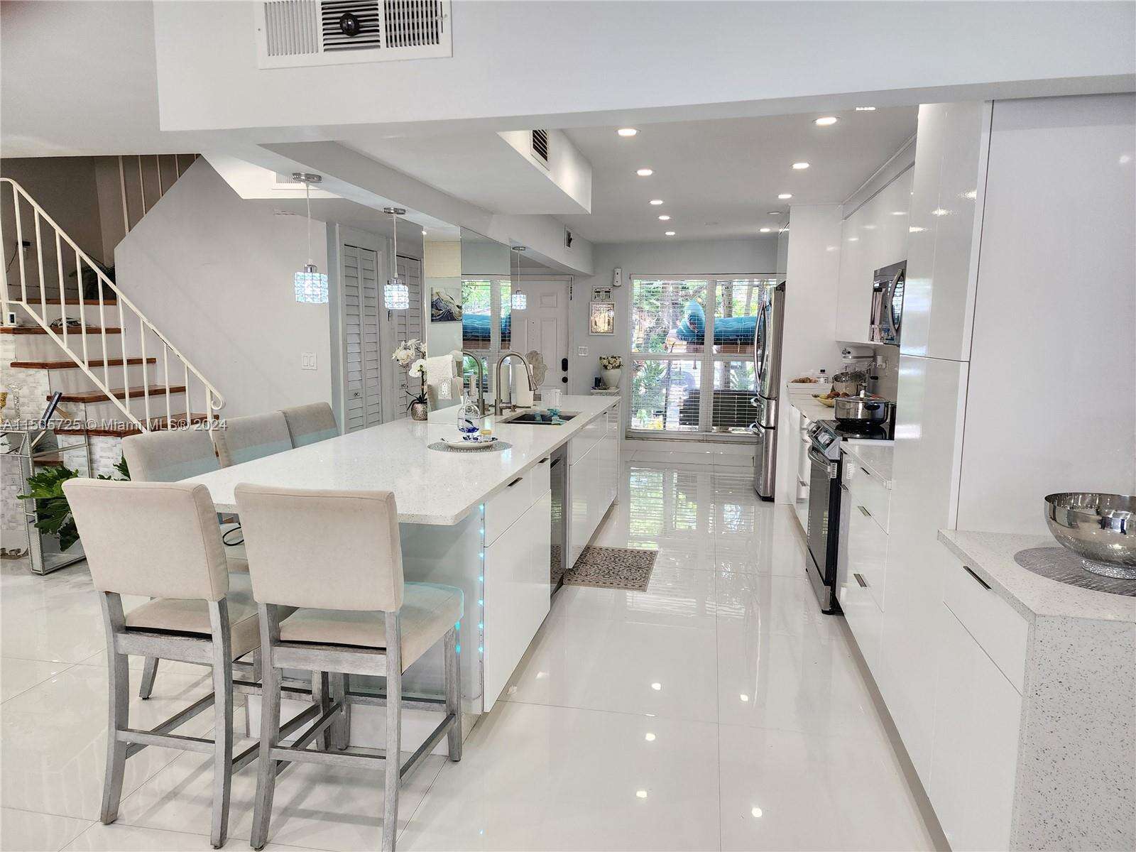 HOLLYWOOD GARDENS CONDOMINIUM I