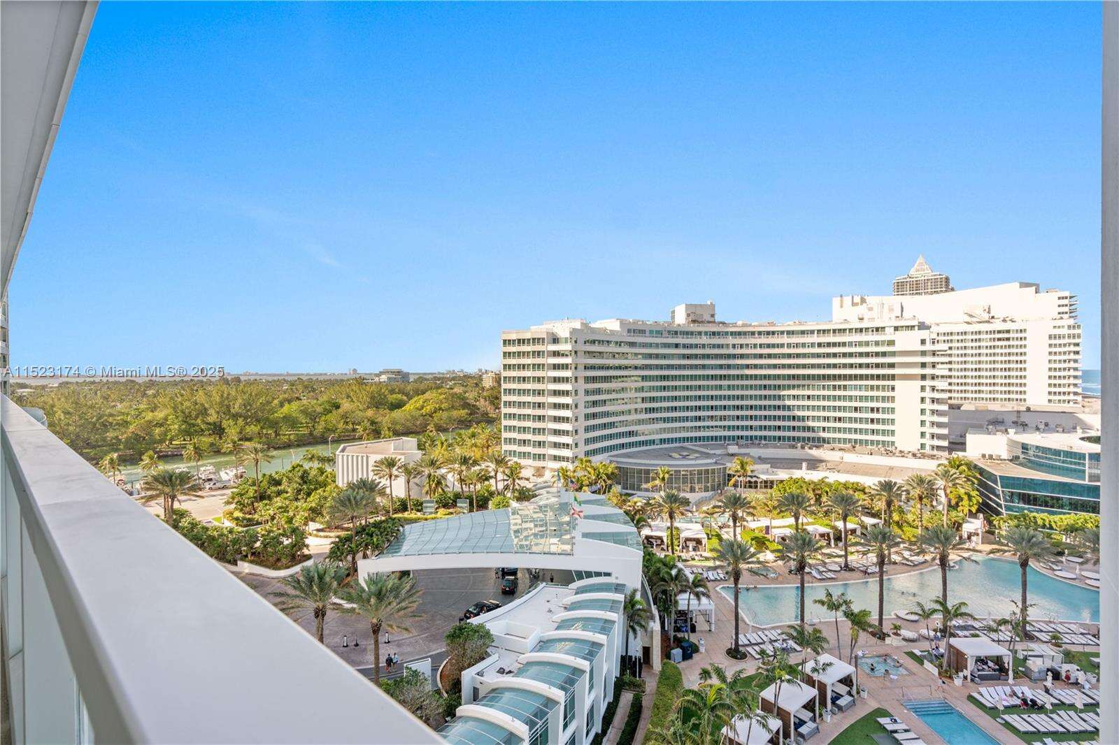 FONTAINEBLEAU III OCEAN CLUB - 4391 Collins Ave, Miami Beach, FL 33140 | Picture 2