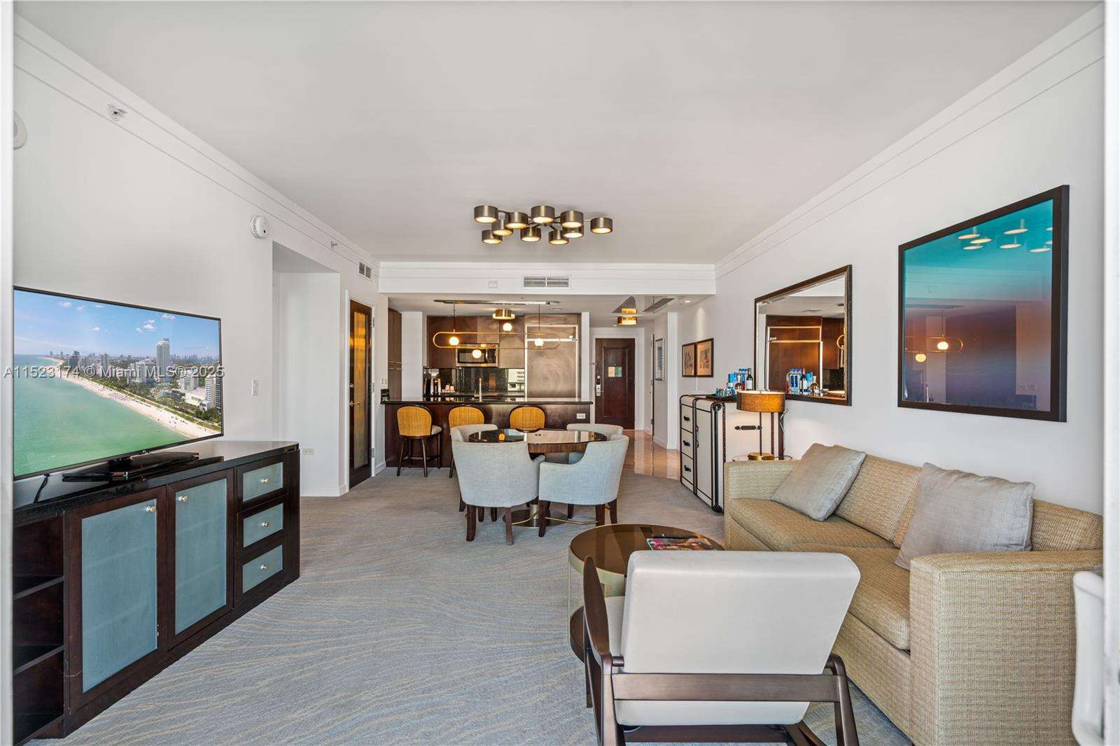 FONTAINEBLEAU III OCEAN CLUB - 4391 Collins Ave, Miami Beach, FL 33140 | Picture 12