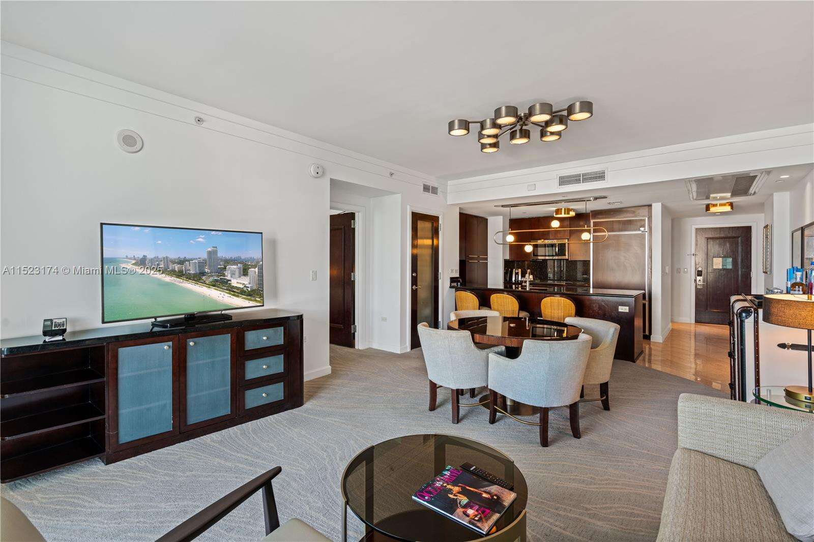 FONTAINEBLEAU III OCEAN CLUB - 4391 Collins Ave, Miami Beach, FL 33140 | Picture 13