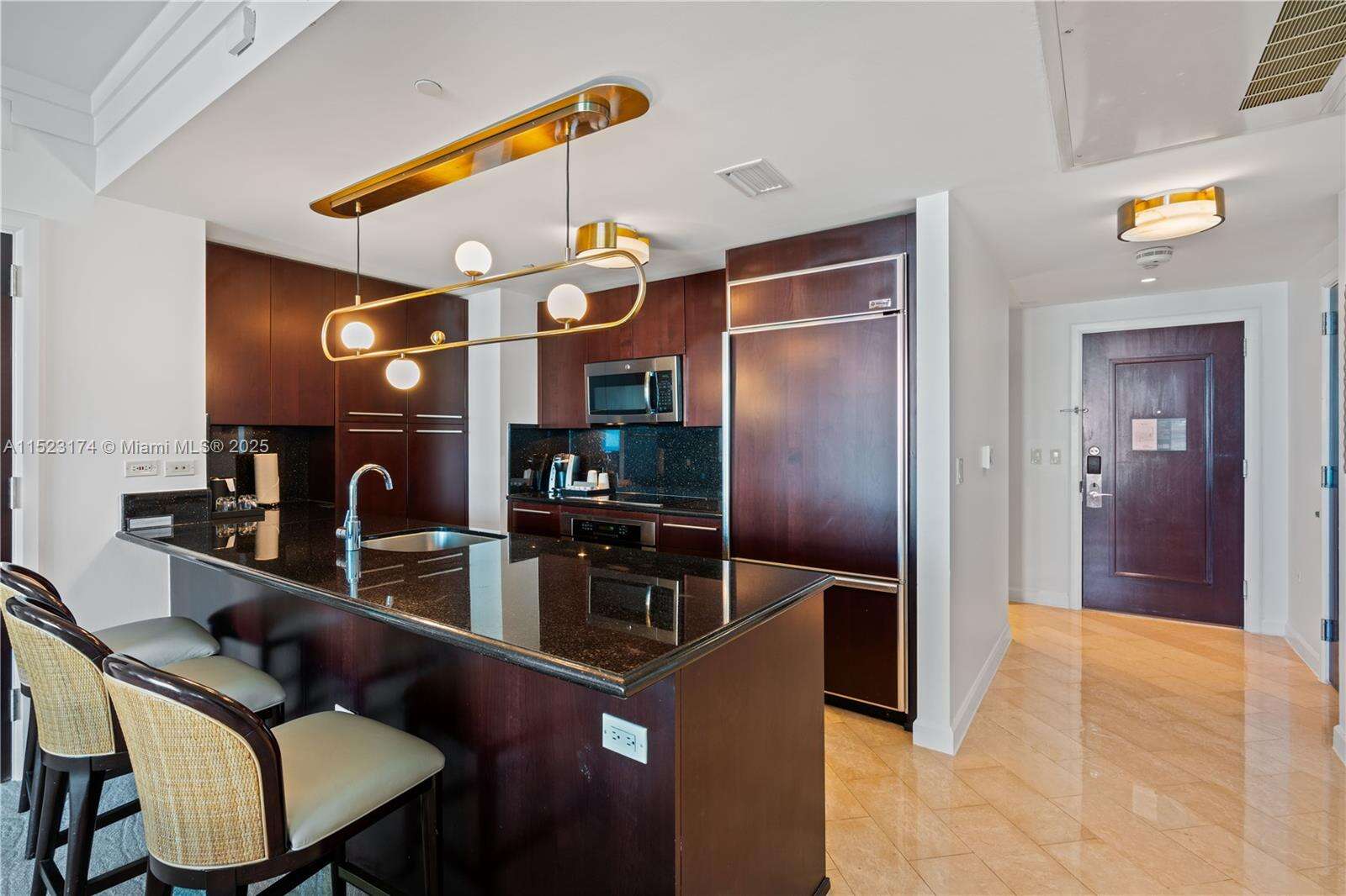 FONTAINEBLEAU III OCEAN CLUB - 4391 Collins Ave, Miami Beach, FL 33140 | Picture 14