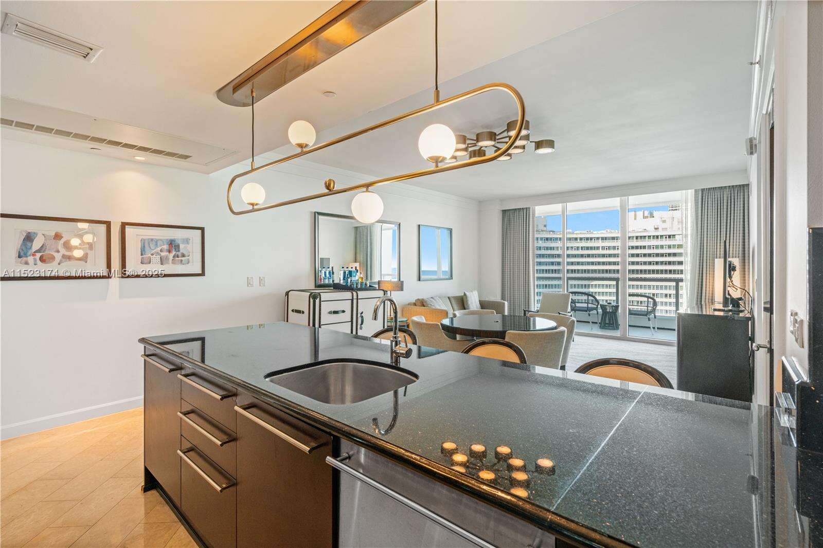 FONTAINEBLEAU III OCEAN CLUB - 4391 Collins Ave, Miami Beach, FL 33140 | Picture 18