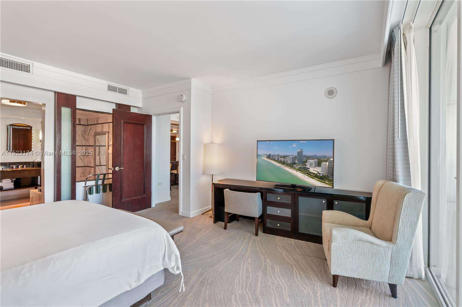 FONTAINEBLEAU III OCEAN CLUB - 4391 Collins Ave, Miami Beach, FL 33140 | Picture 27