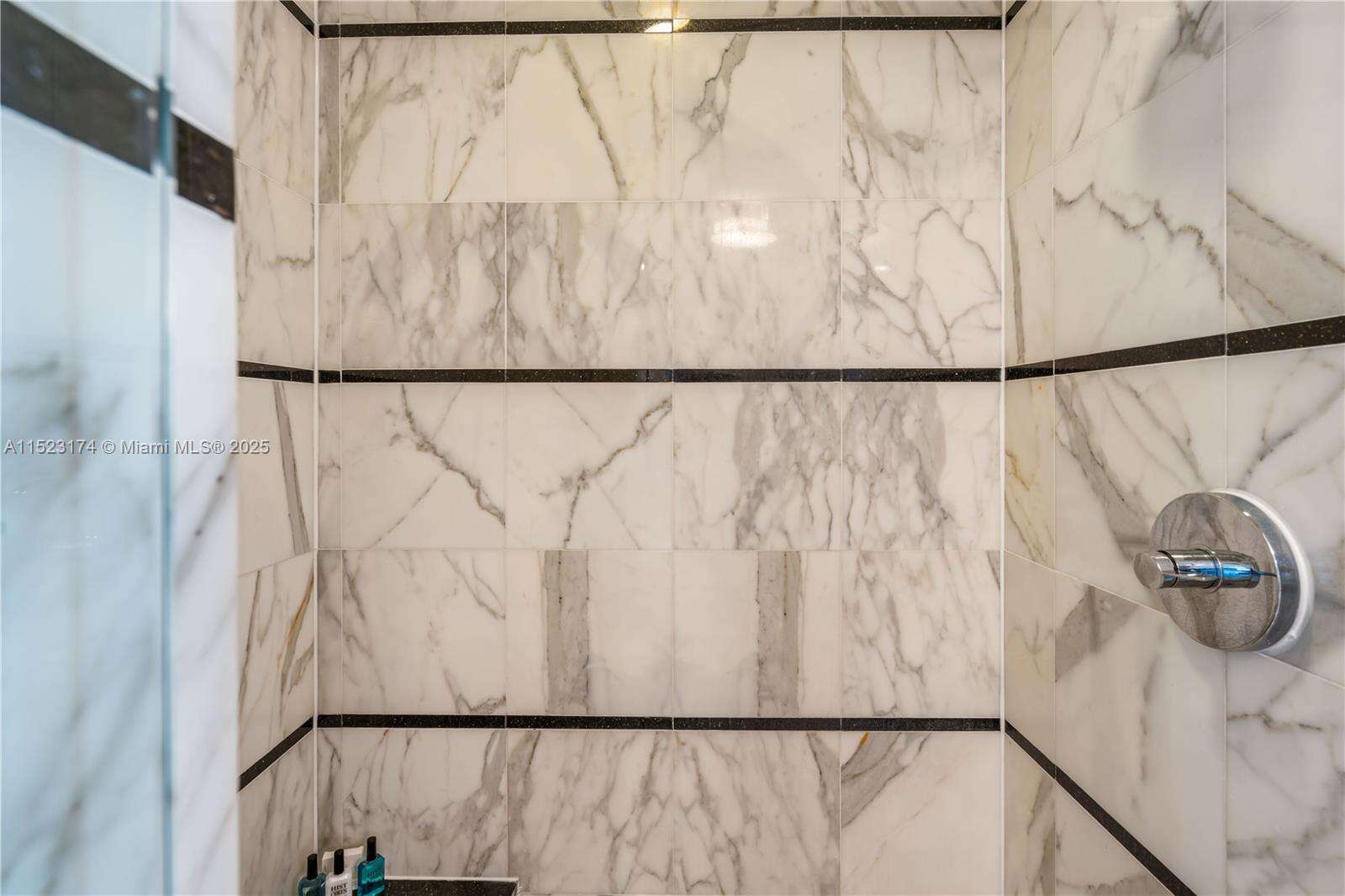 FONTAINEBLEAU III OCEAN CLUB - 4391 Collins Ave, Miami Beach, FL 33140 | Picture 31