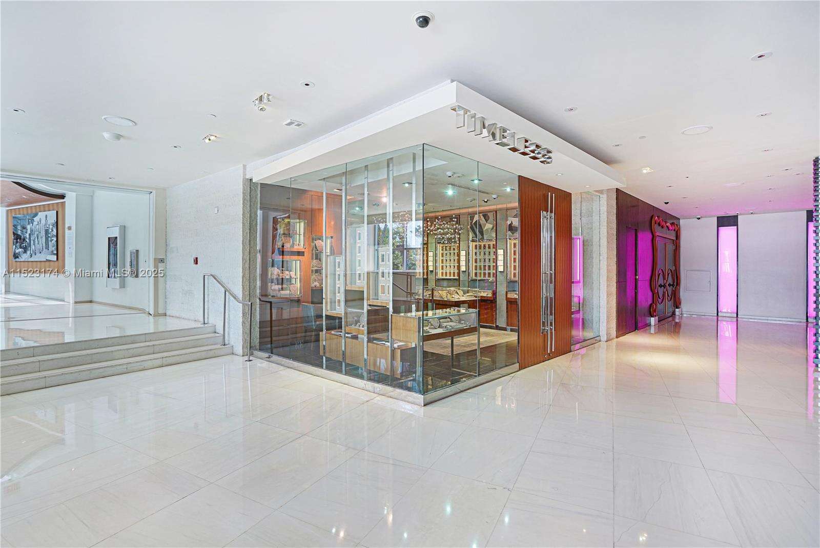 FONTAINEBLEAU III OCEAN CLUB - 4391 Collins Ave, Miami Beach, FL 33140 | Picture 48