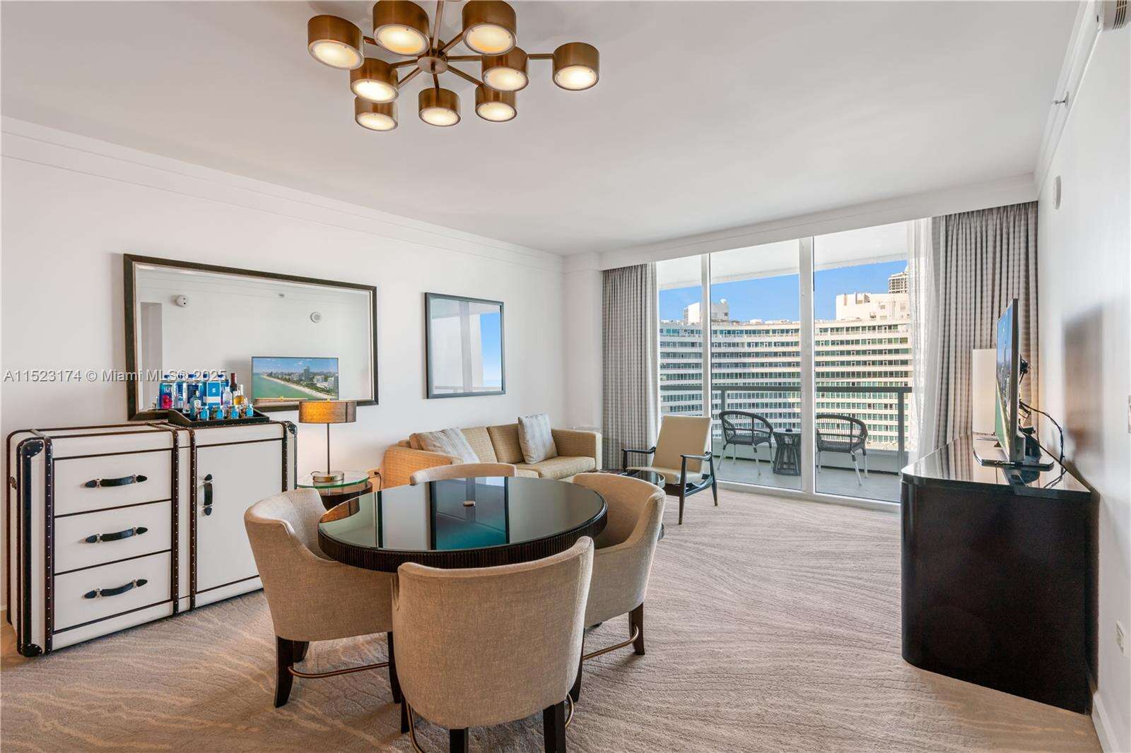 FONTAINEBLEAU III OCEAN CLUB - 4391 Collins Ave, Miami Beach, FL 33140 | Picture 10