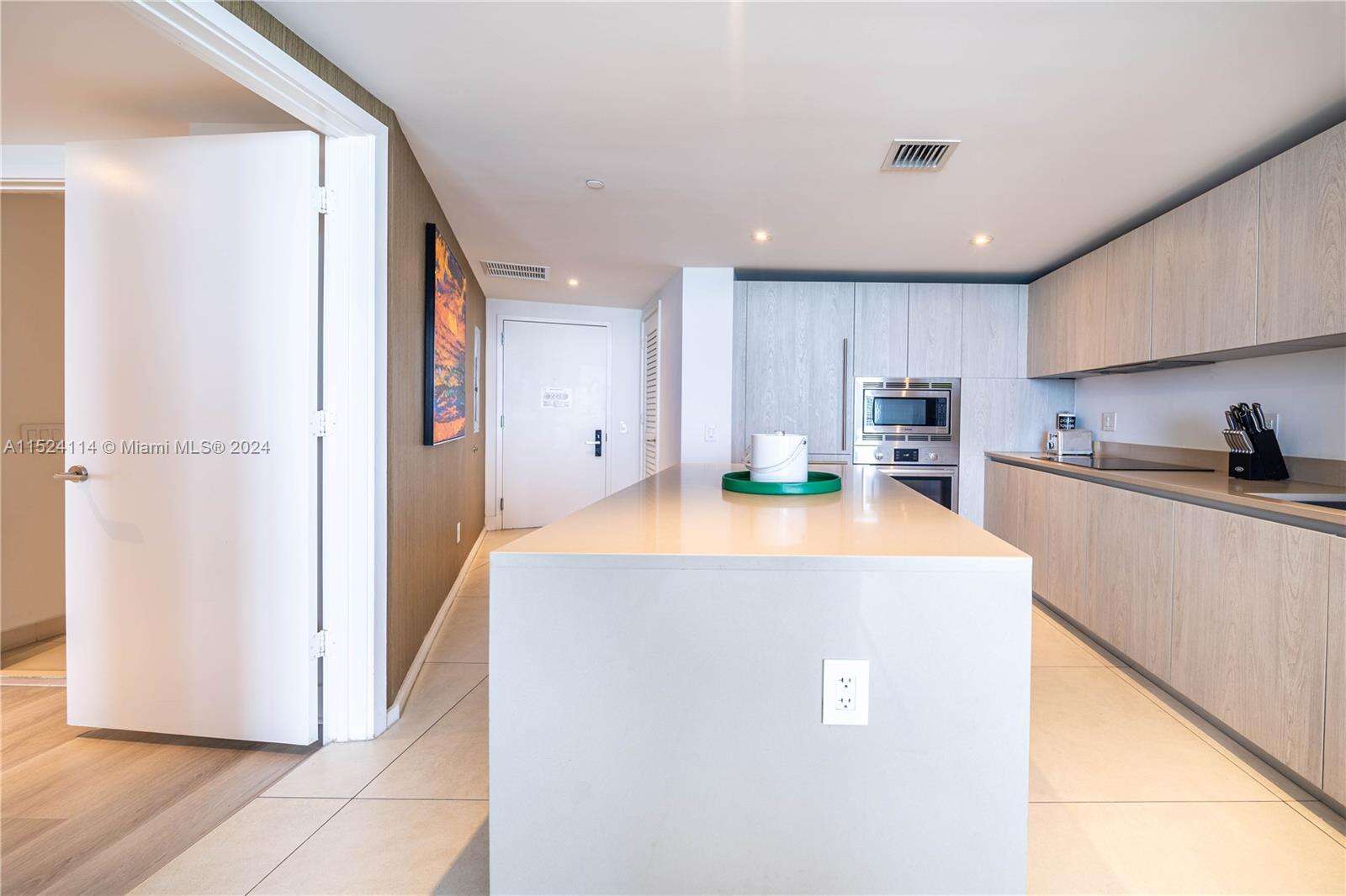 Hyde Resort at 4111 Ocean Dr, Hollywood, FL 33019 - For Sale photo 9