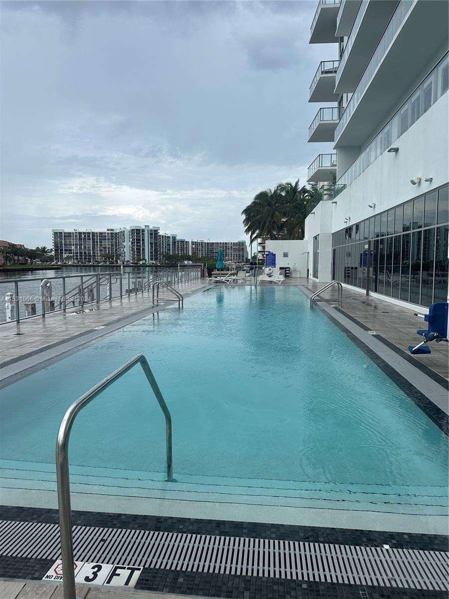 Hyde Beach House at 4010 Ocean Dr, Hollywood, FL 33019 - For Sale photo 2