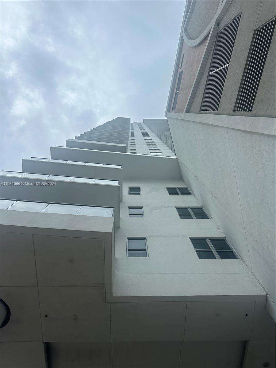 Hyde Beach House at 4010 Ocean Dr, Hollywood, FL 33019 - For Sale photo 3