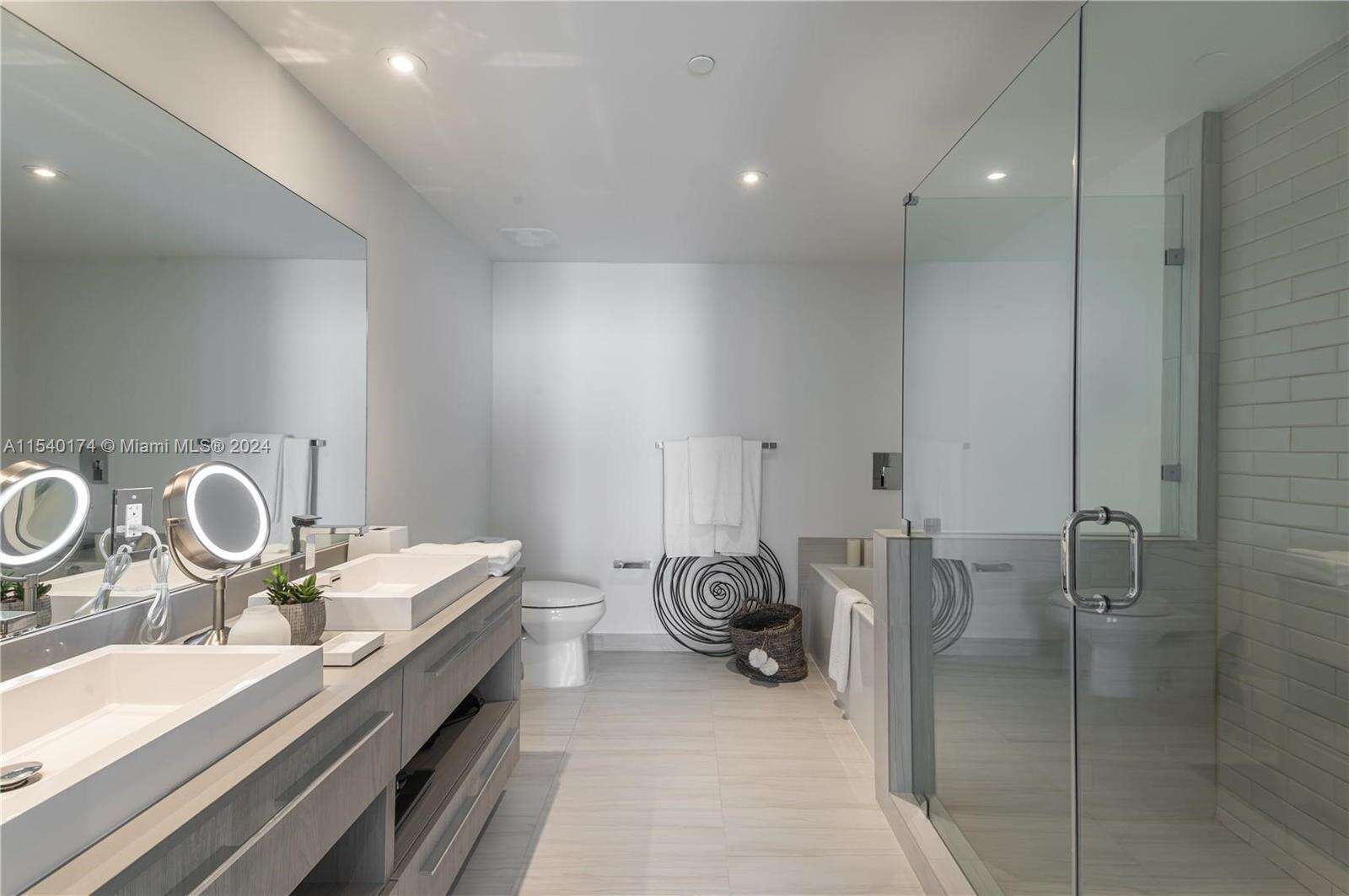 Hyde Beach House at 4010 Ocean Dr, Hollywood, FL 33019 - For Sale photo 11