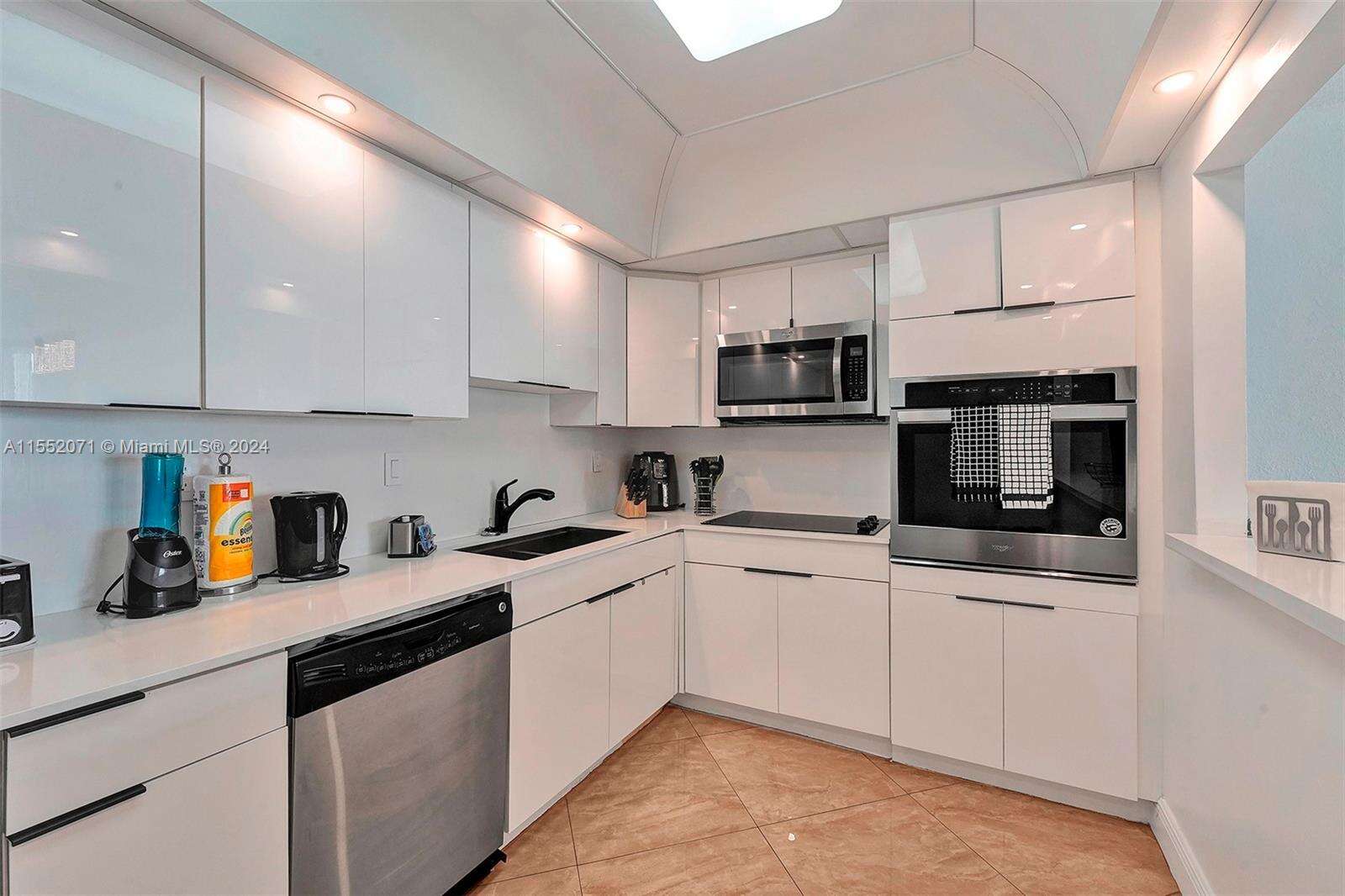 Ocean Reserve at 19370 Collins Ave, Sunny Isles Beach, FL 33160 - For Sale photo 4