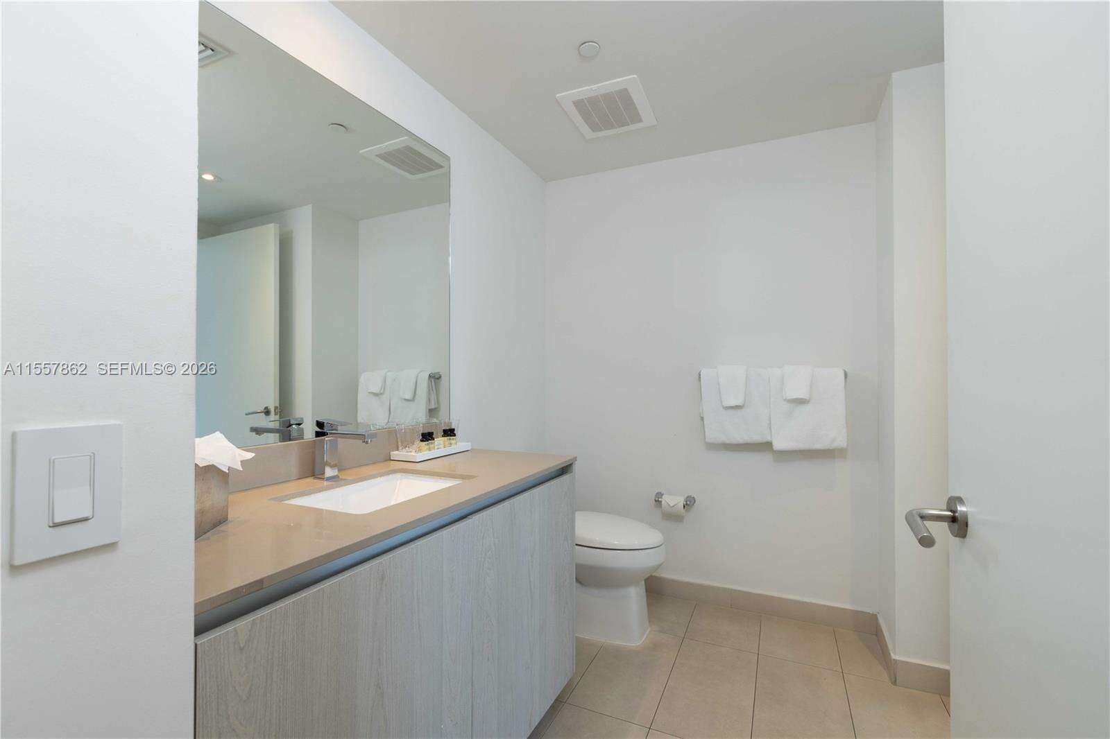 Hyde Resort at 4111 Ocean Dr, Hollywood, FL 33019 - For Sale photo 8