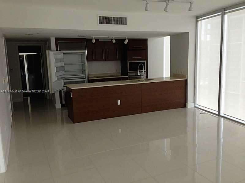 Icon Brickell 1 at 475 Brickell Ave, Miami, FL 33131 - For Sale photo 4