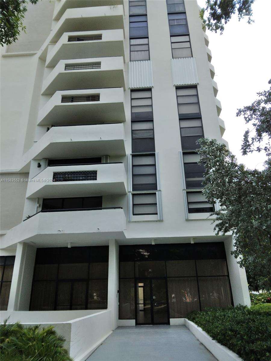 Gables Park Tower Condos for Sale & Rent | Picture 1