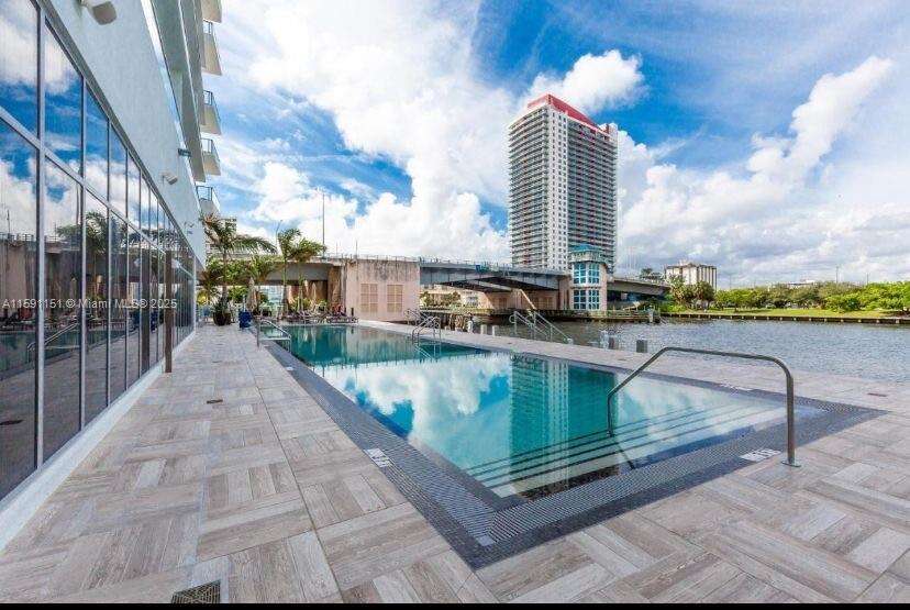 Hyde Beach House at 4010 Ocean Dr, Hollywood, FL 33019 - For Sale photo 6
