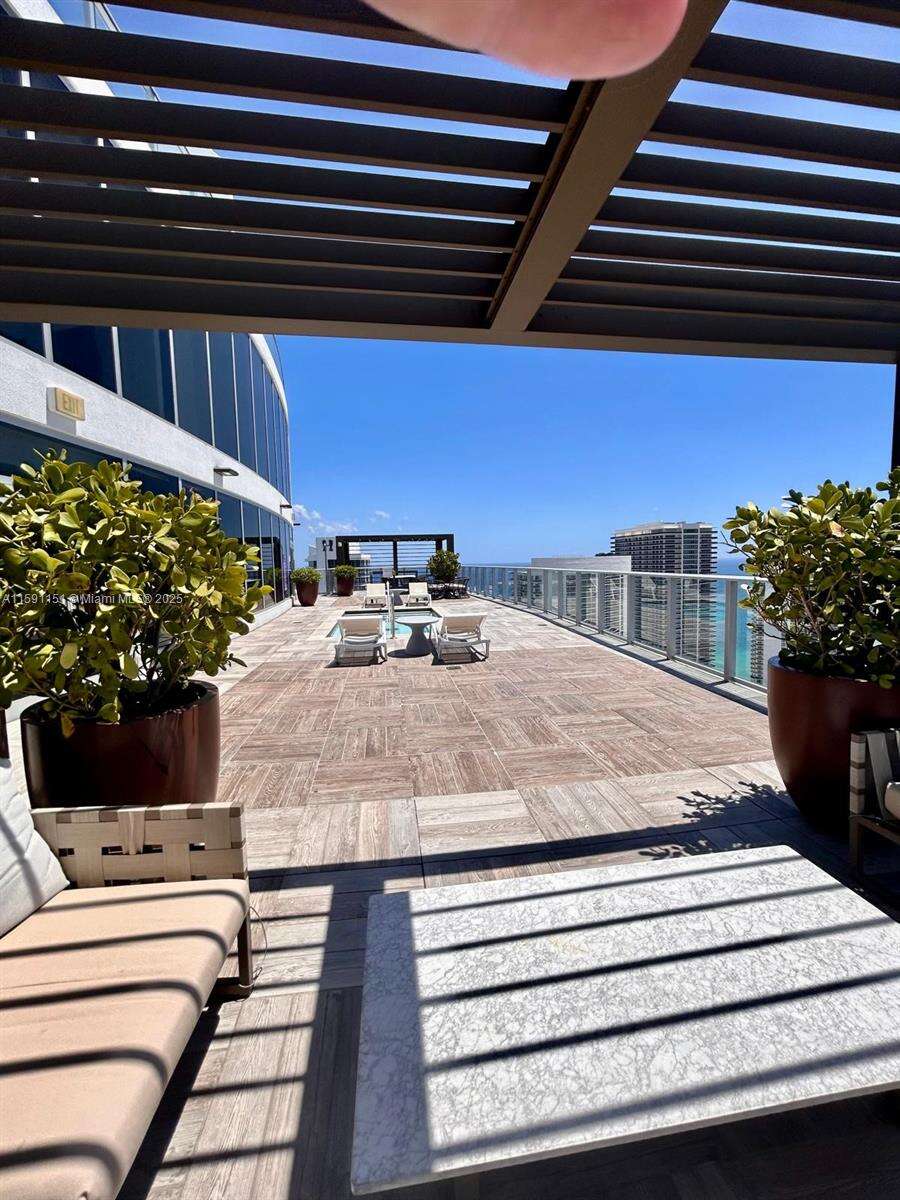 Hyde Beach House at 4010 Ocean Dr, Hollywood, FL 33019 - For Sale photo 10