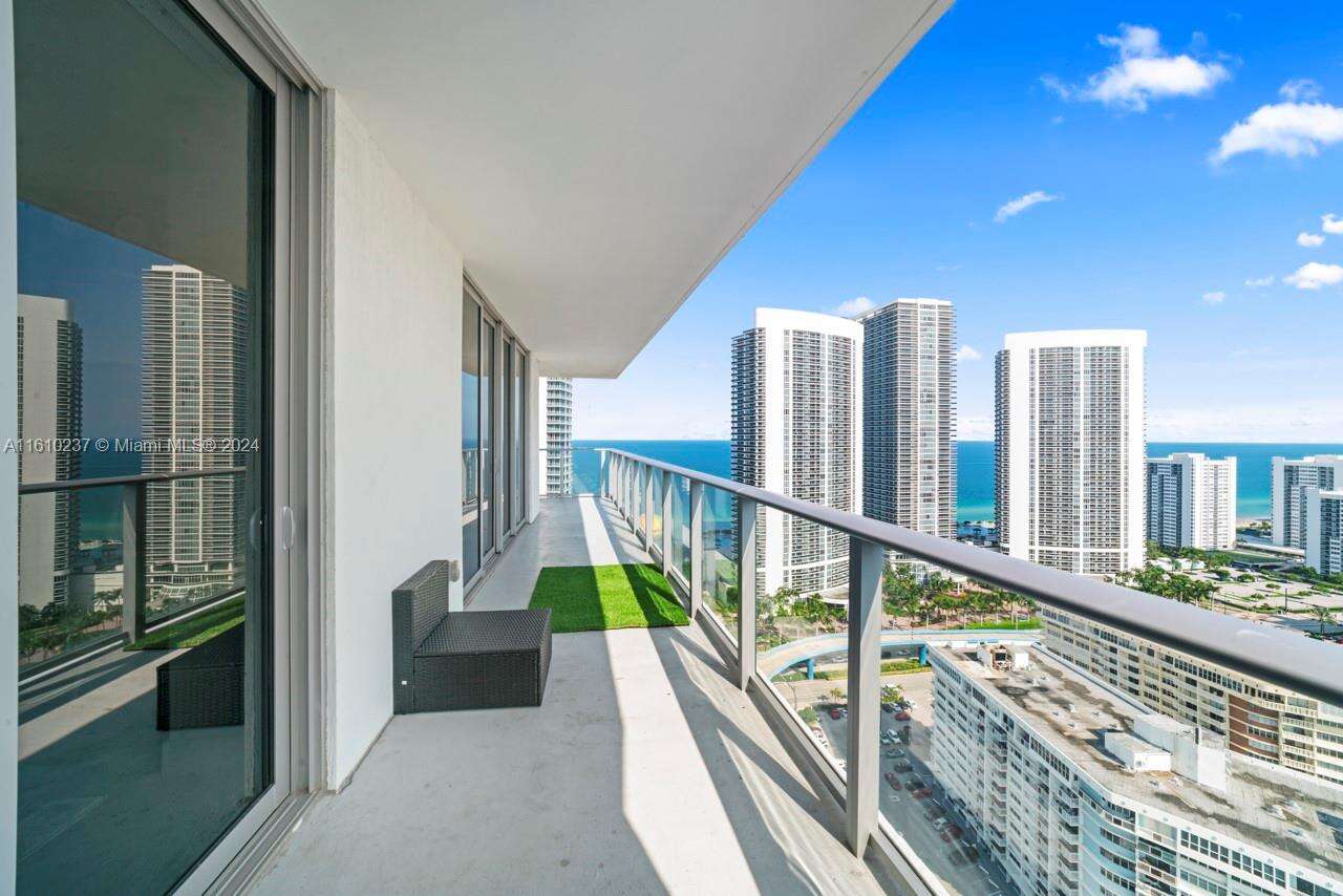 Hyde Beach House at 4010 Ocean Dr, Hollywood, FL 33019 - For Sale photo 3