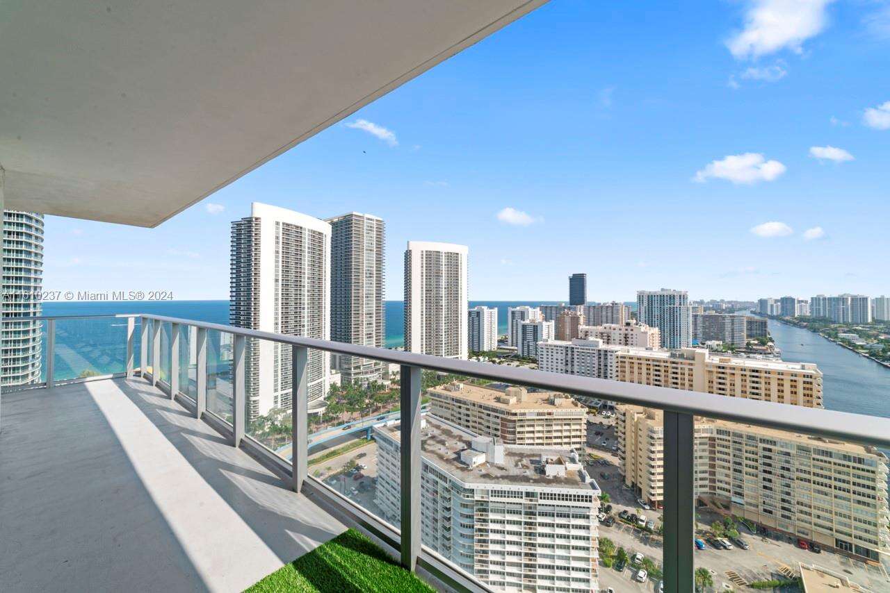 Hyde Beach House at 4010 Ocean Dr, Hollywood, FL 33019 - For Sale photo 5