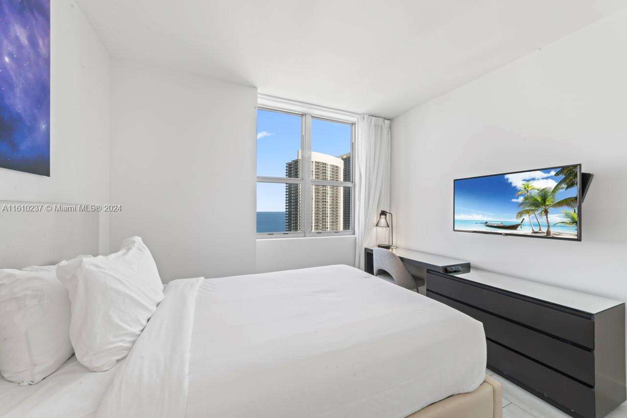 Hyde Beach House at 4010 Ocean Dr, Hollywood, FL 33019 - For Sale photo 9