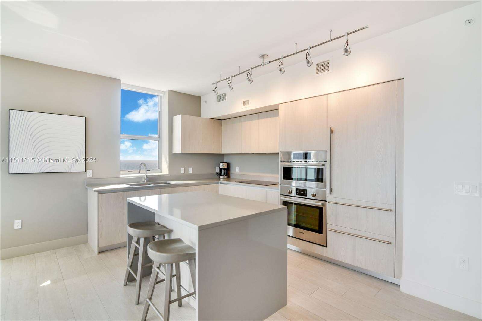 Hyde Beach House at Hollywood, FL 33019 - For Sale photo 3