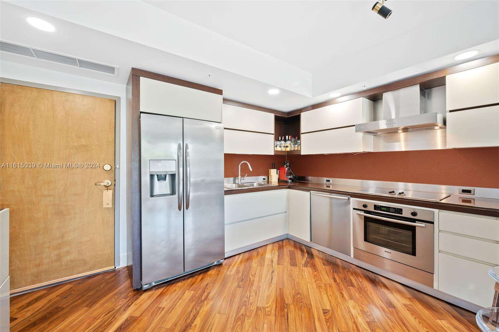 Artepark North at 2155 Washington Ct, Miami Beach, FL 33139 - For Sale photo 14