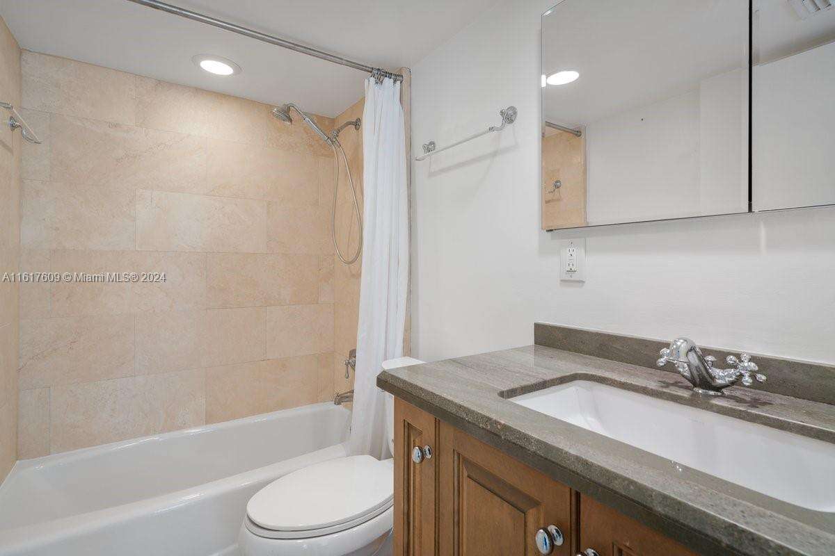 Brickell Place 2 at 1915 Brickell Ave, Miami, FL 33129 - For Sale photo 17