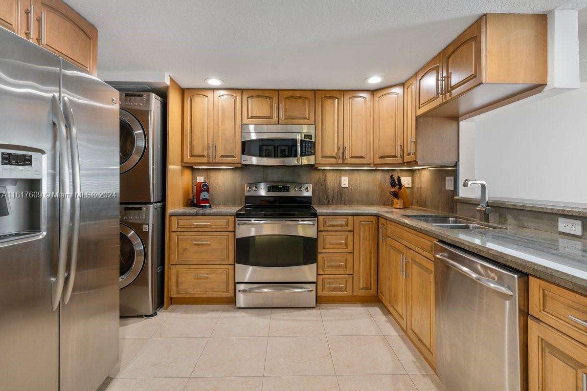 Brickell Place 2 at 1915 Brickell Ave, Miami, FL 33129 - For Sale photo 5