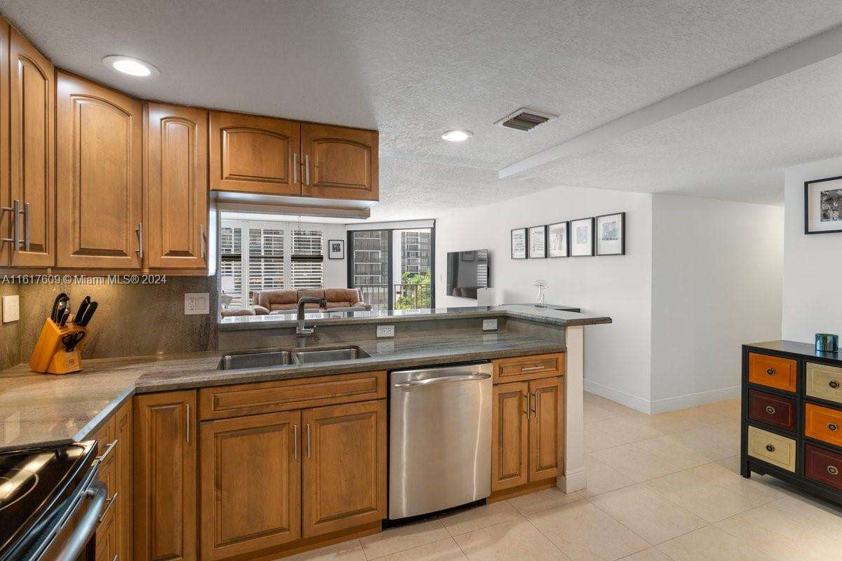 Brickell Place 2 at 1915 Brickell Ave, Miami, FL 33129 - For Sale photo 6