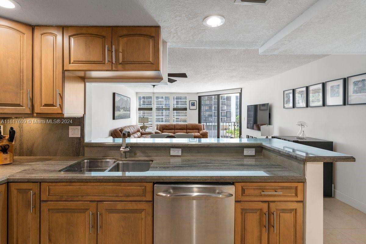 Brickell Place 2 at 1915 Brickell Ave, Miami, FL 33129 - For Sale photo 8