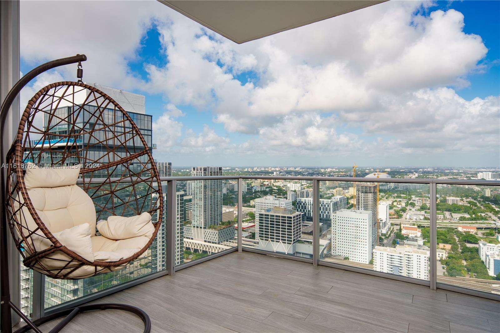 Paramount Miami Worldcenter at 851 1 Ave, Miami, FL 33132 - For Sale photo 2