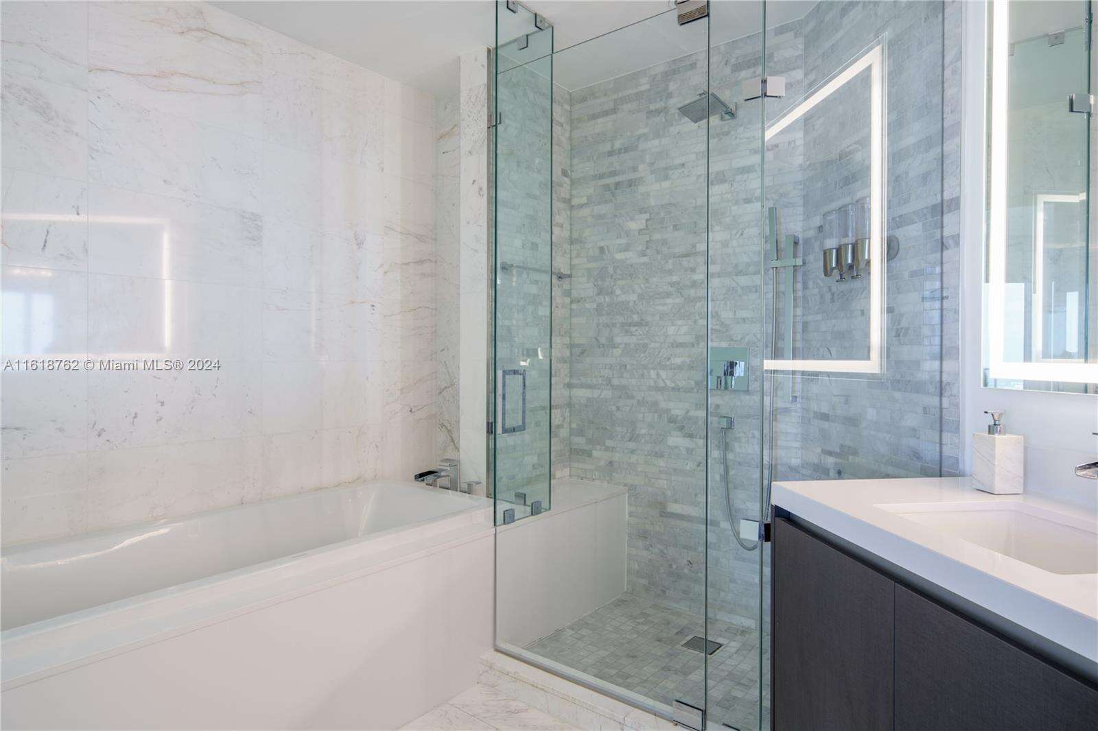 Paramount Miami Worldcenter at 851 1 Ave, Miami, FL 33132 - For Sale photo 17