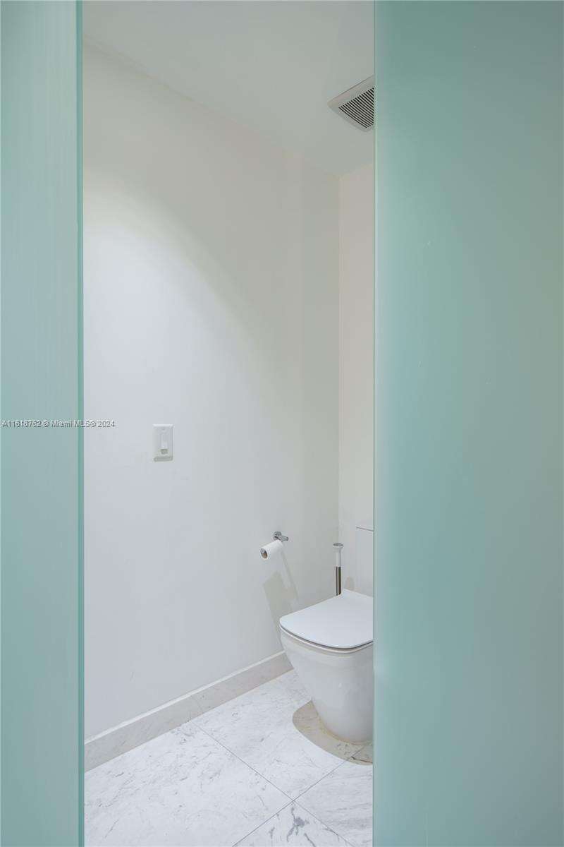 Paramount Miami Worldcenter at 851 1 Ave, Miami, FL 33132 - For Sale photo 19