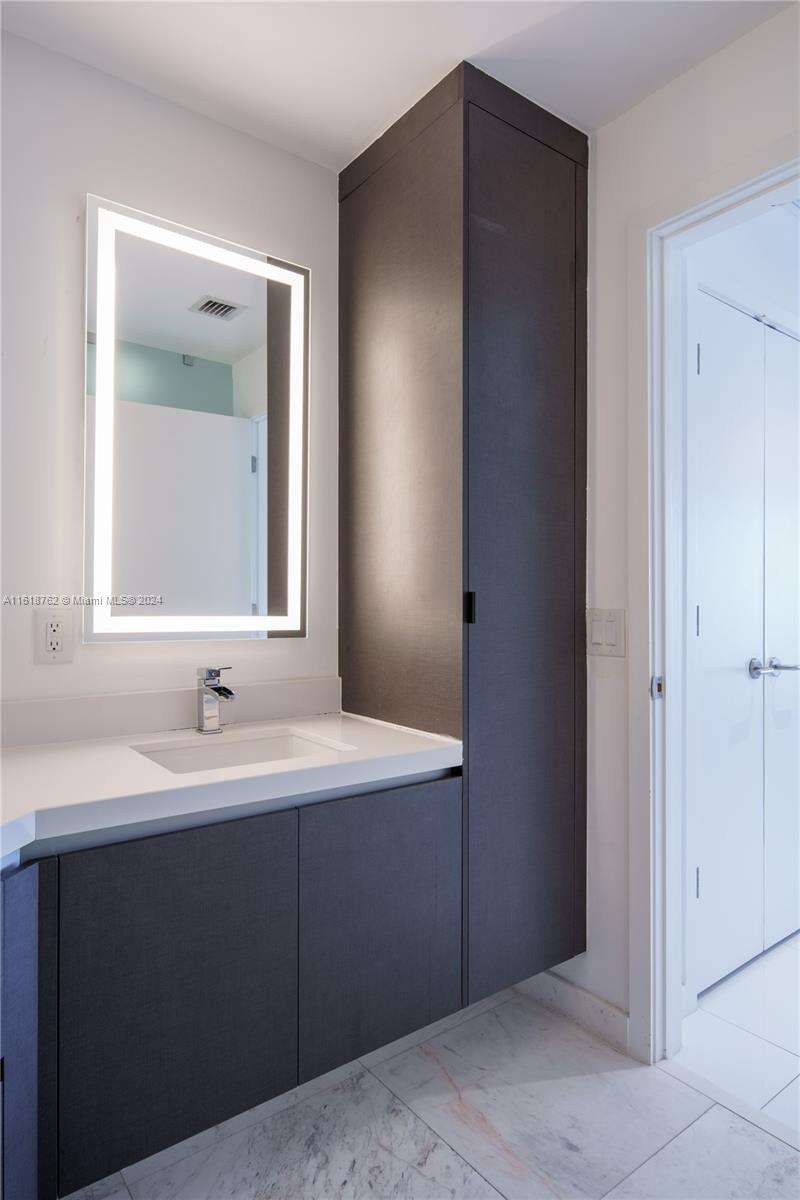 Paramount Miami Worldcenter at 851 1 Ave, Miami, FL 33132 - For Sale photo 20