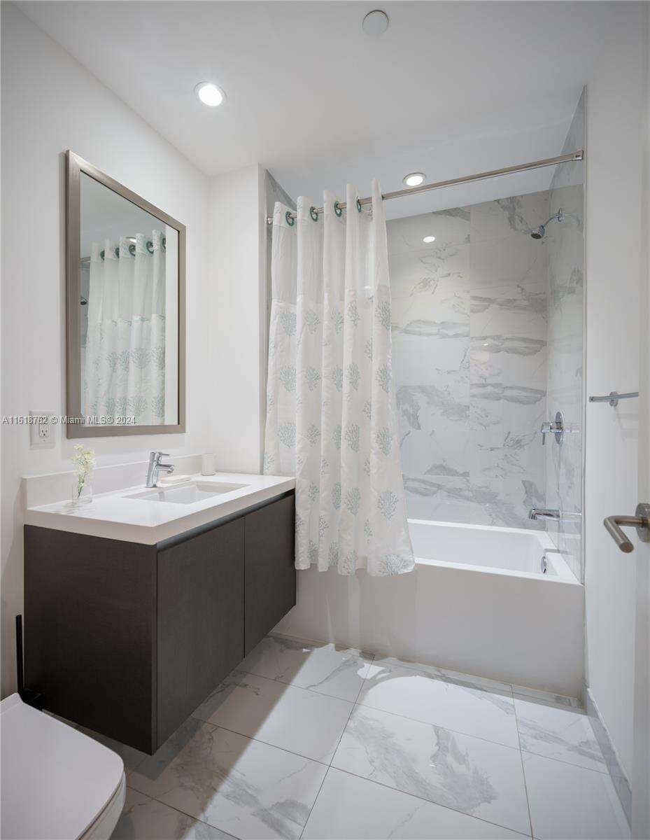 Paramount Miami Worldcenter at 851 1 Ave, Miami, FL 33132 - For Sale photo 24