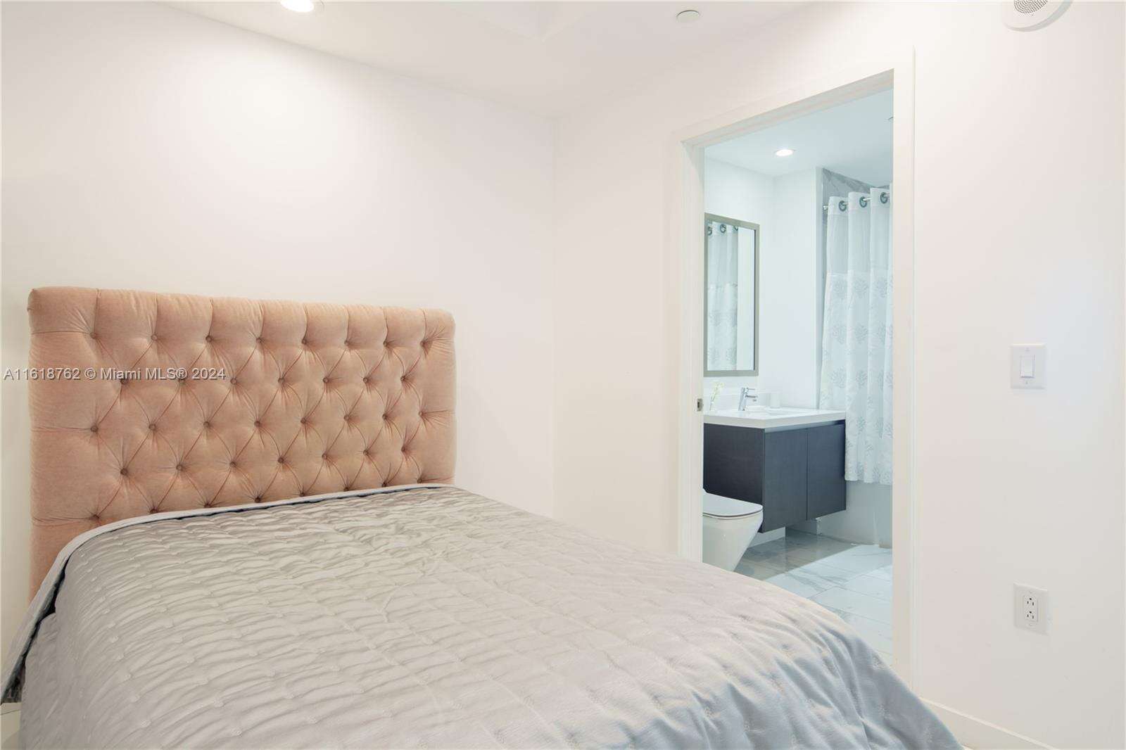 Paramount Miami Worldcenter at 851 1 Ave, Miami, FL 33132 - For Sale photo 29