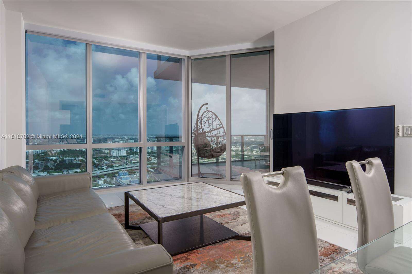 Paramount Miami Worldcenter at 851 1 Ave, Miami, FL 33132 - For Sale photo 33