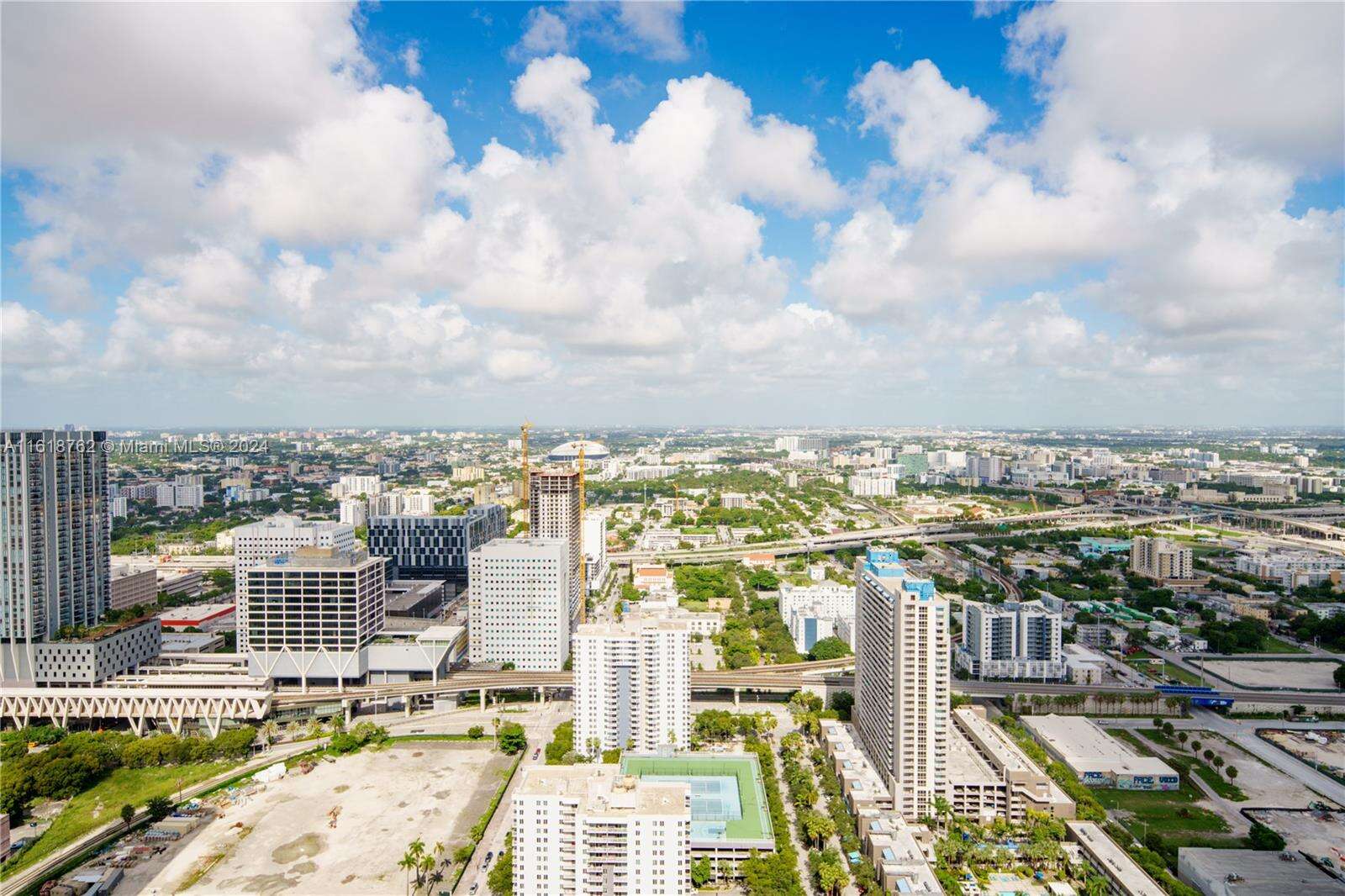 Paramount Miami Worldcenter at 851 1 Ave, Miami, FL 33132 - For Sale photo 6