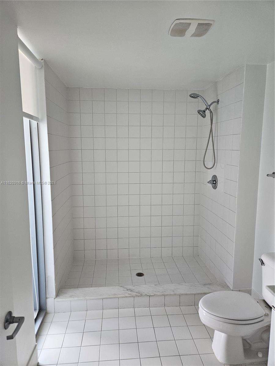 Marina Blue at 888 Biscayne Blvd, Miami, FL 33132 - For Sale photo 17