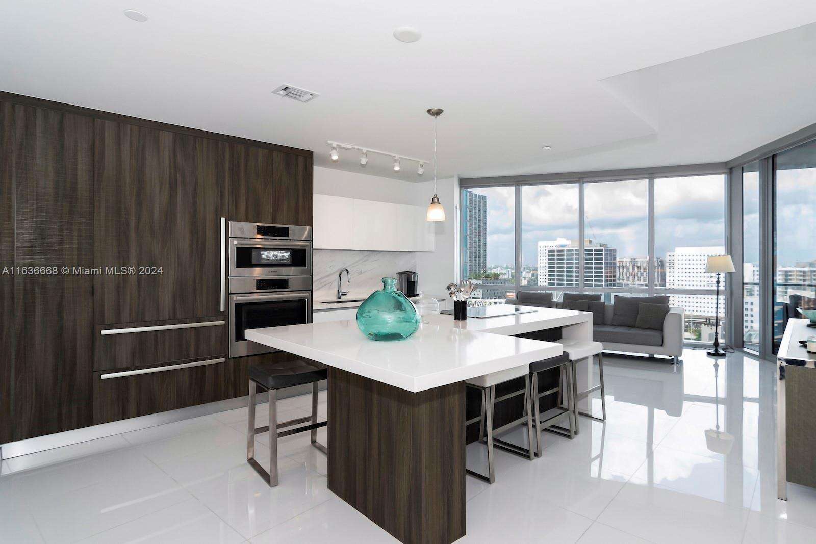 Paramount Miami Worldcenter at 851 1st Ave, Miami, FL 33132 - For Sale photo 1
