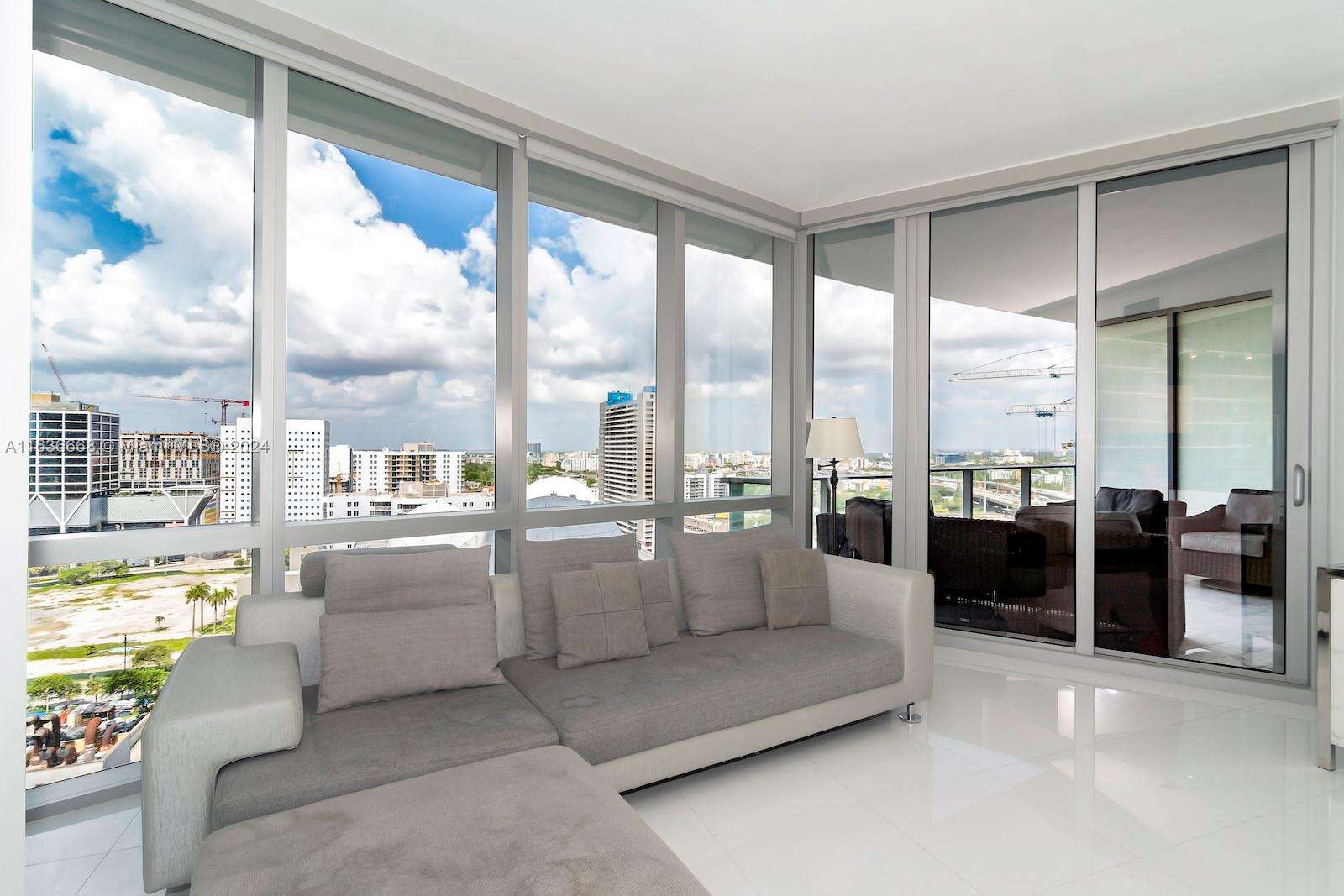 Paramount Miami Worldcenter at 851 1st Ave, Miami, FL 33132 - For Sale photo 2