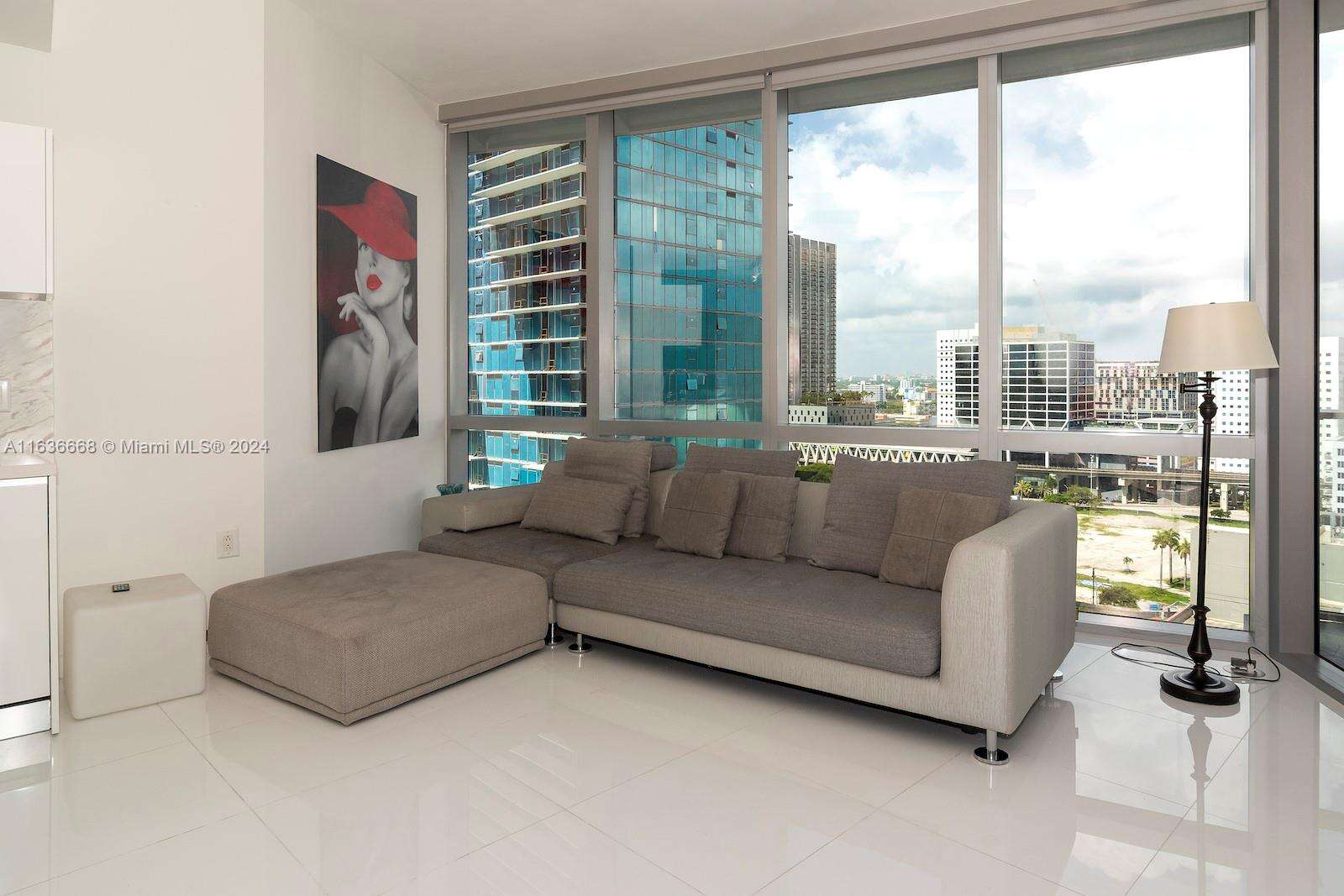 Paramount Miami Worldcenter at 851 1st Ave, Miami, FL 33132 - For Sale photo 4