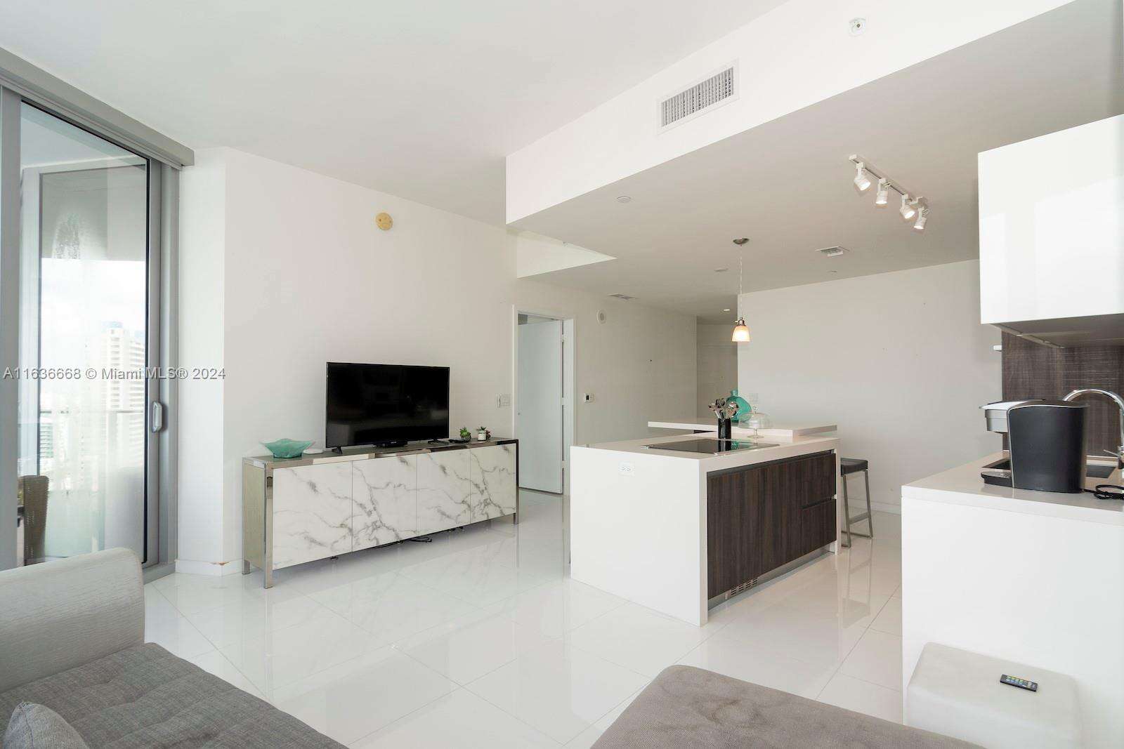 Paramount Miami Worldcenter at 851 1st Ave, Miami, FL 33132 - For Sale photo 9