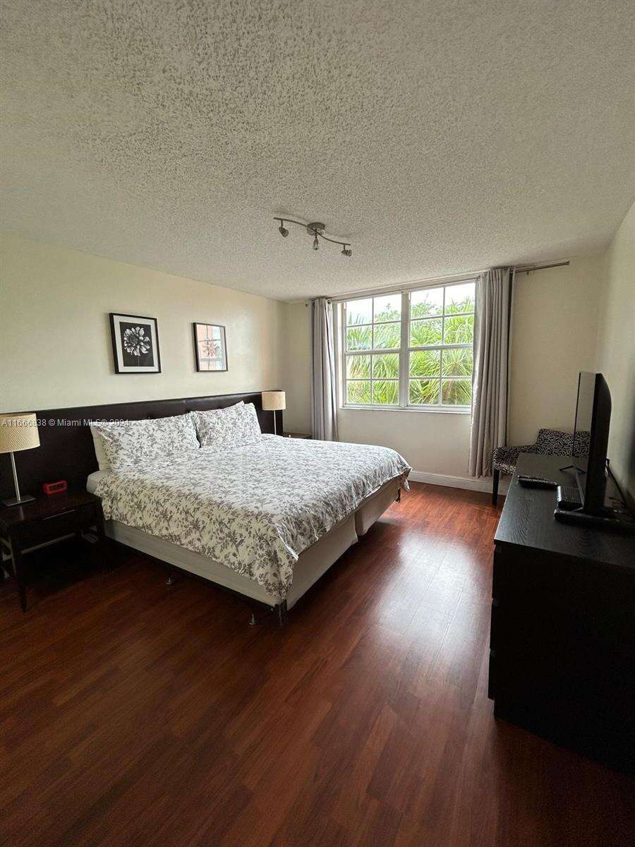 The Yacht Club At Aventura at 19877 Country Club Dr, Aventura, FL 33180 - For Sale photo 12