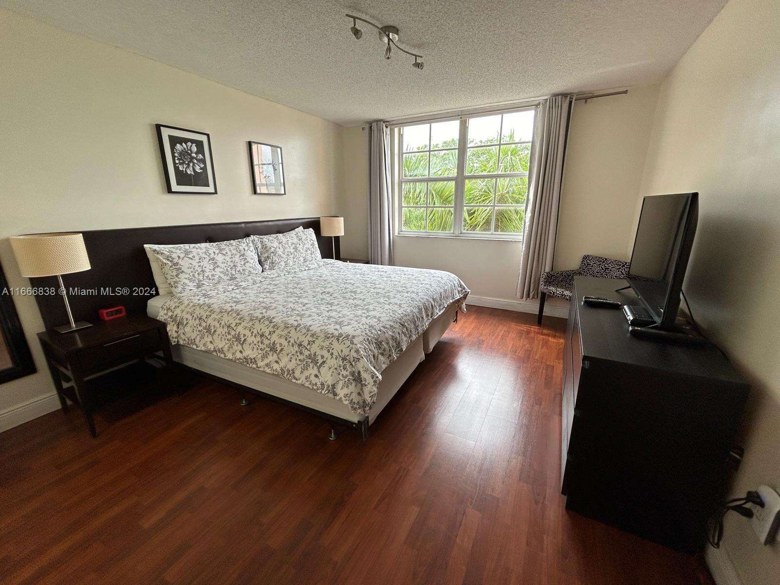 The Yacht Club At Aventura at 19877 Country Club Dr, Aventura, FL 33180 - For Sale photo 13