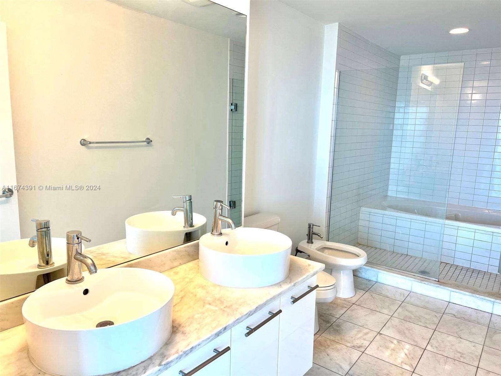 Marina Blue at 888 Biscayne Blvd, Miami, FL 33132 - For Sale photo 10