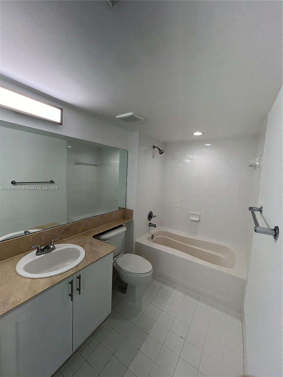 The Mark On Brickell at 1155 Brickell Bay Dr, Miami, FL 33131 - For Sale photo 6