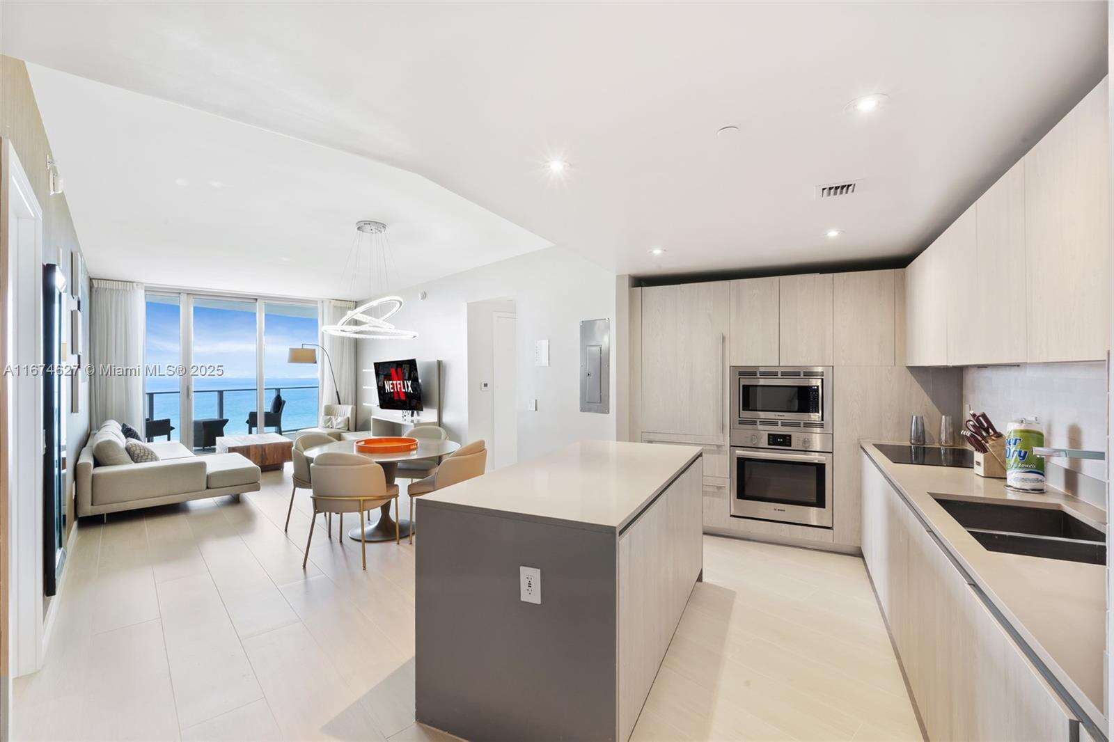 Hyde Resort at 4111 Ocean Dr, Hollywood, FL 33019 - For Sale photo 1